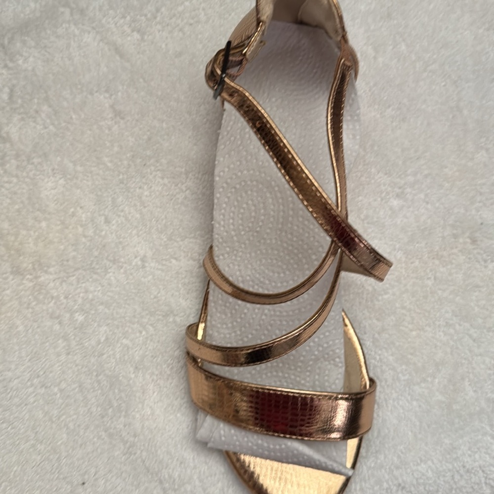 New in box.  Life Stride copper metallic cocktail shoe, size 7 wide.